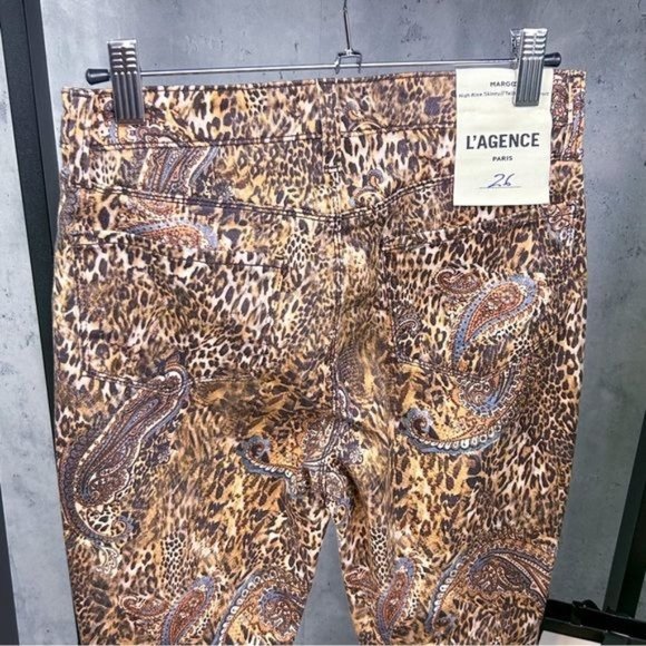 L’AGENCE | Margot High-Rise Paisley Leopard Cropped Jeans in ‘Bronze Valencia’ - Picture 9 of 12